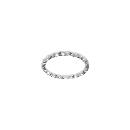 a diamond cut patterned band in sterling silver